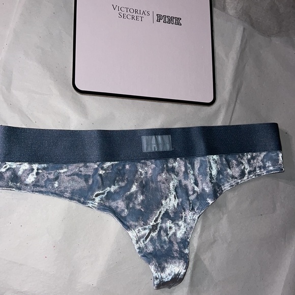 (M) UNISEX Victoria’s Secret VELVET THONG UNDERWEAR - Picture 8 of 16